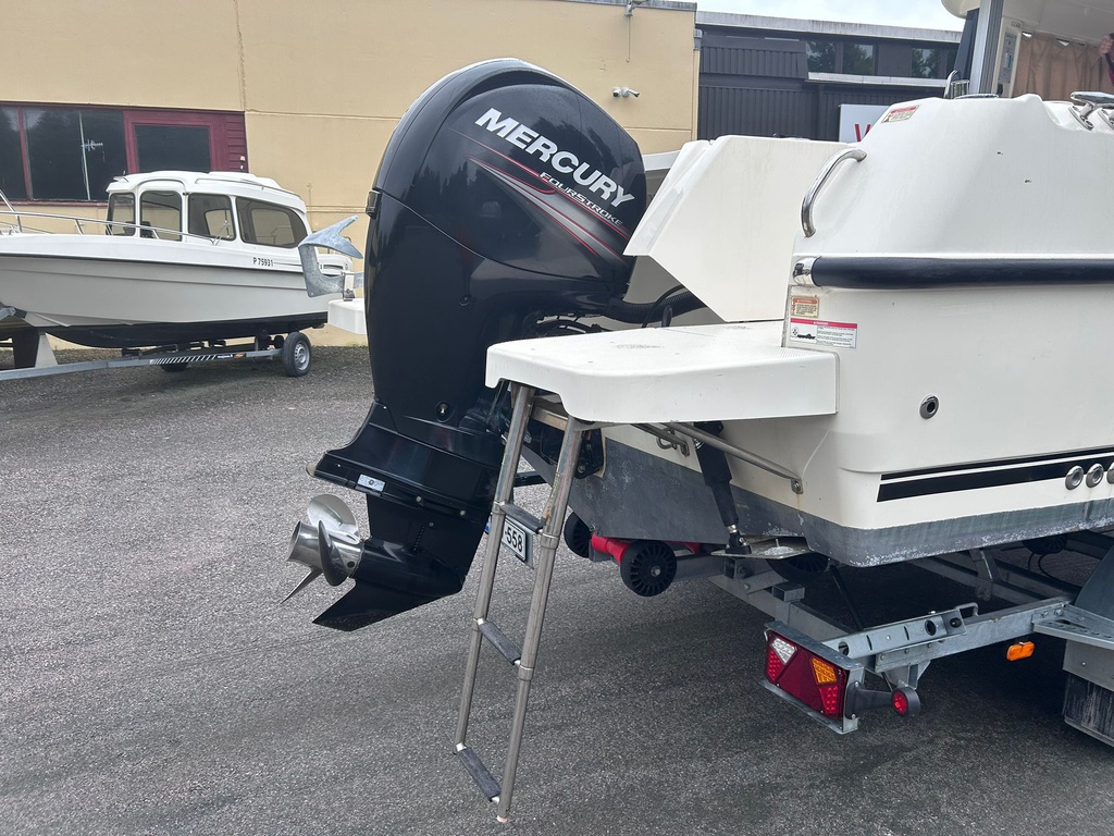 Quicksilver 755 Pilothouse + Mercury F150
