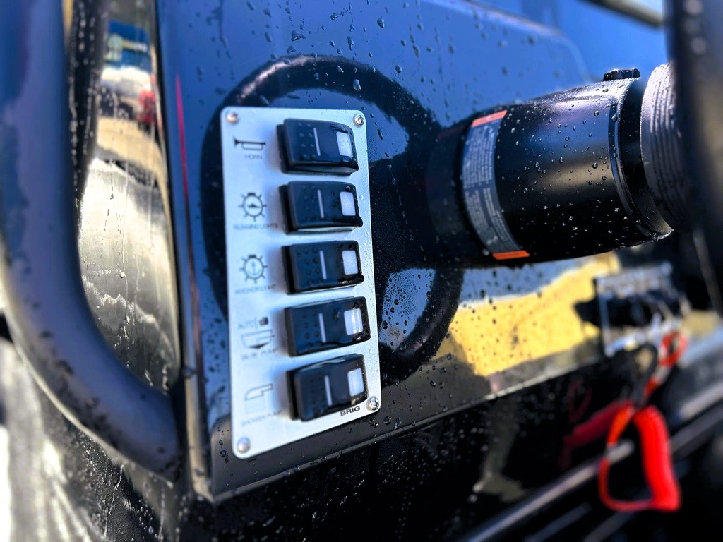 Brig Navigator 700 + Evinrude E-TEC 200