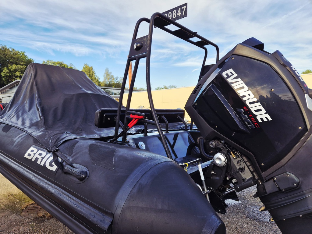 Brig Navigator 700 + Evinrude E-TEC 200